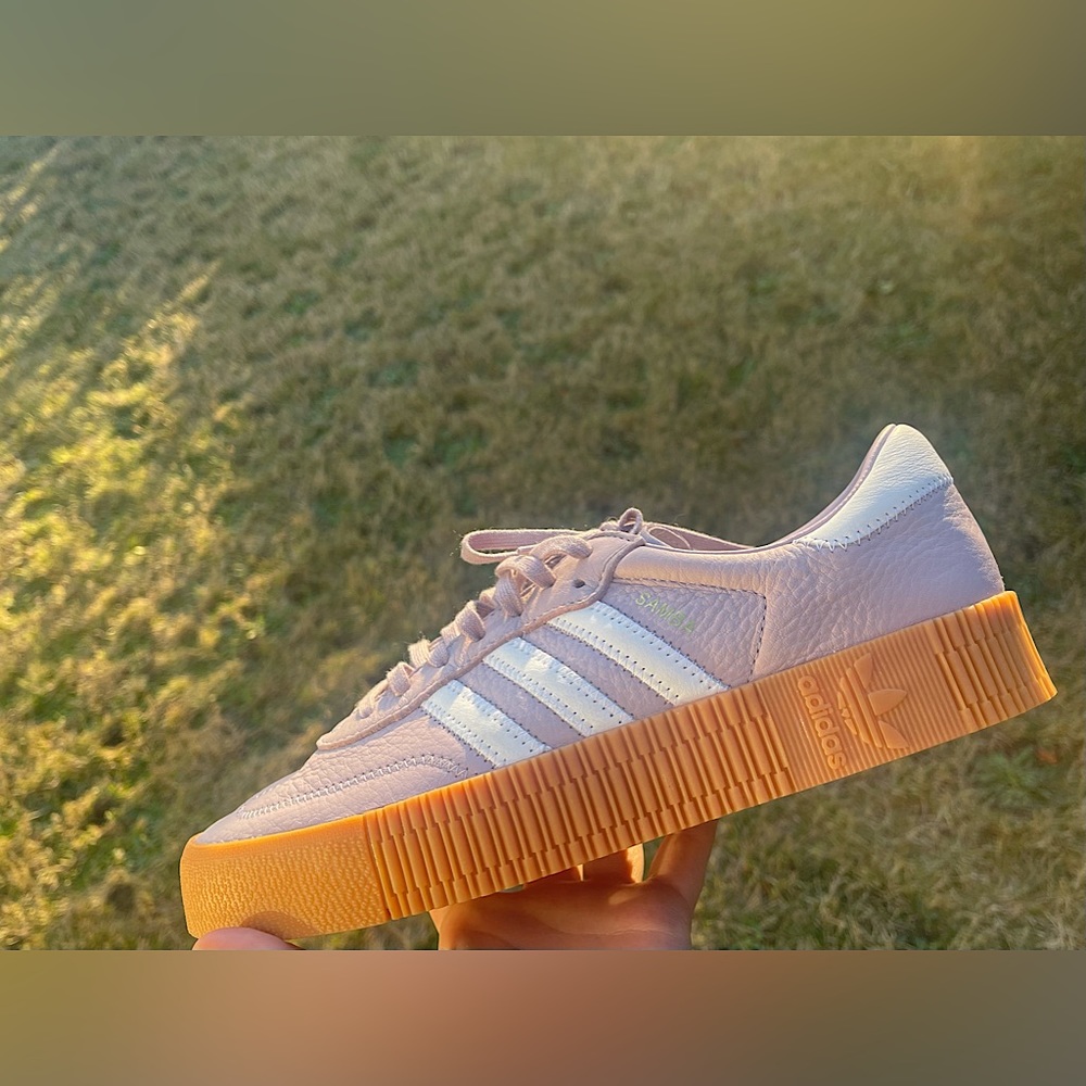 Women’s Adidas athletic shoes, size 10 💜